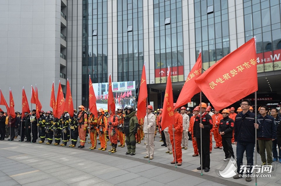 滬舉行地鐵消防應(yīng)急實(shí)戰(zhàn)演練  直升機(jī)參與救援