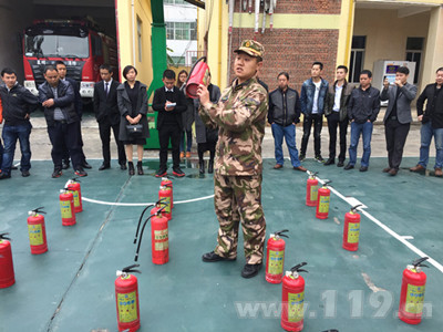 泉州市開展“3.15”消防產(chǎn)品專項(xiàng)整治暨假冒偽劣消防產(chǎn)品集中銷毀儀式